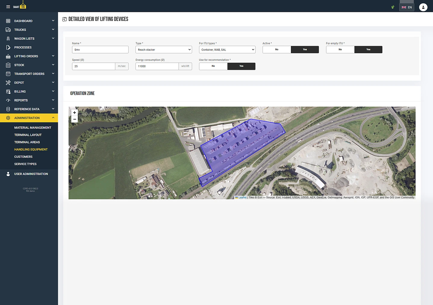 smartTOS-Gerätestammdaten: ein Reachstacker mit Geschwindigkeit, Energieverbrauch, zulässigen Ladeeinheiten und geografischem Einsatzgebiet